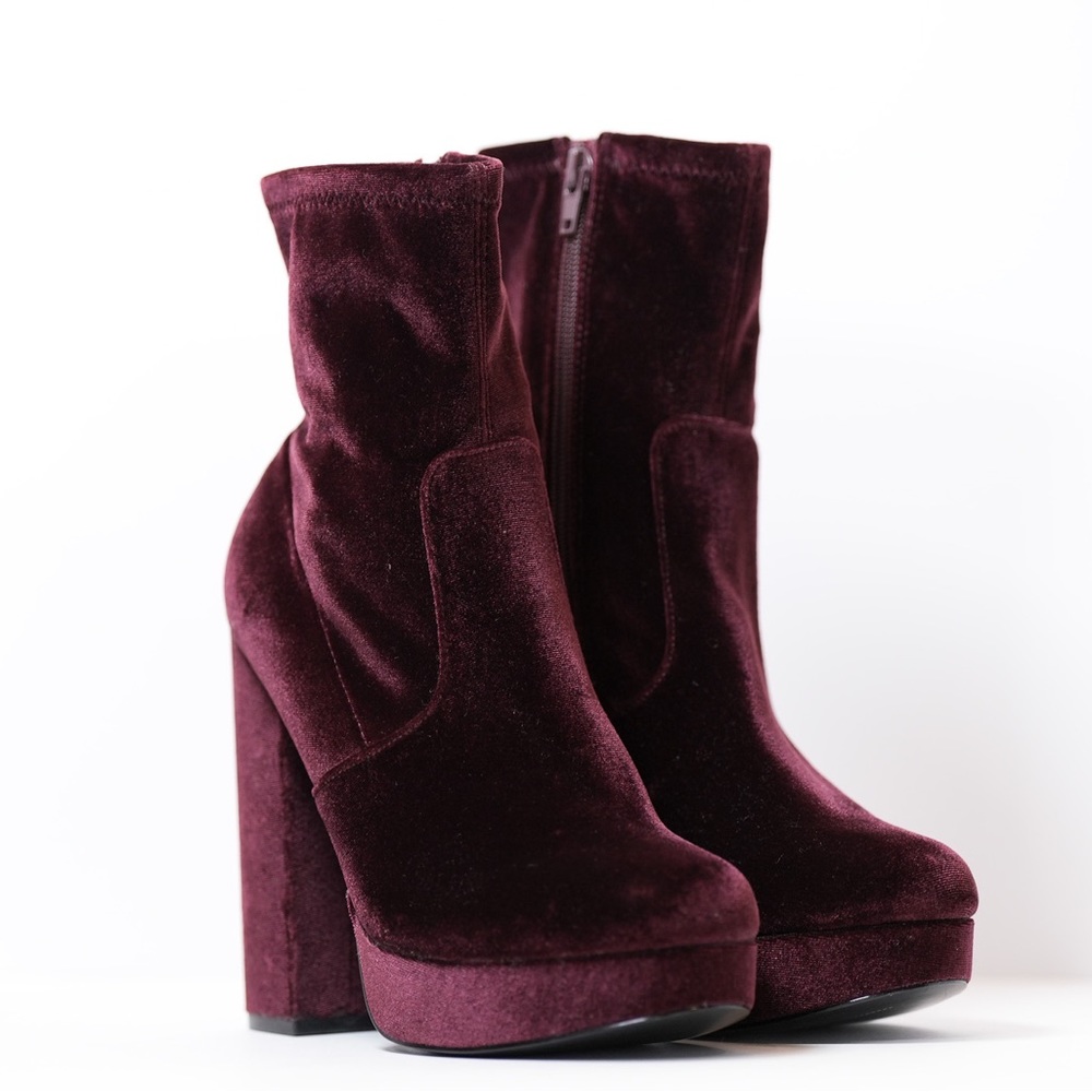 Steve Madden Stardust Burgundy velvet platform boots size 7.5